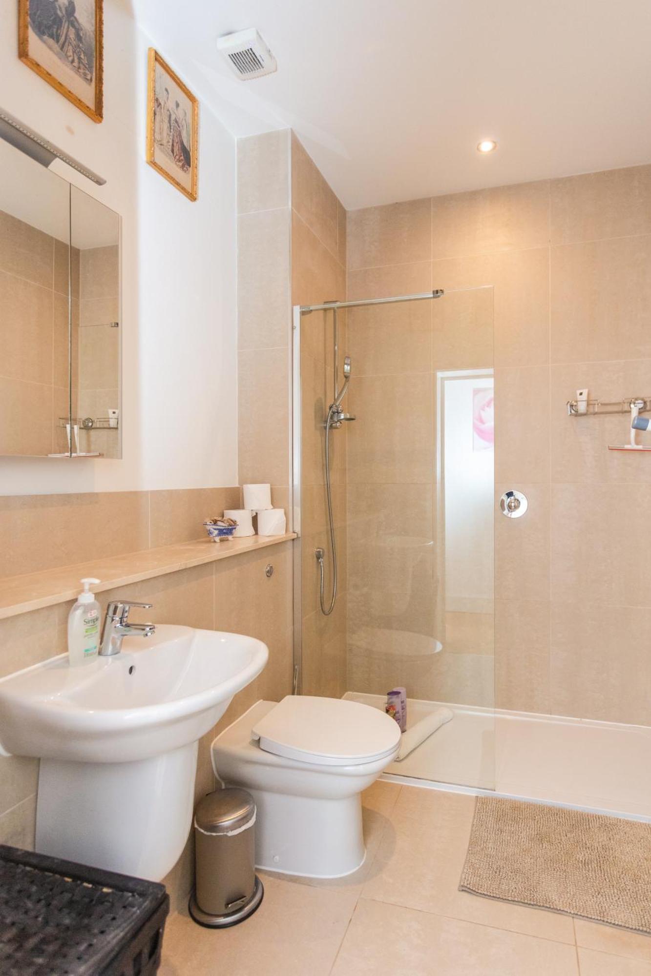 Homely 1 Bedroom Apartment In The Heart Of Vibrant Camden لندن المظهر الخارجي الصورة